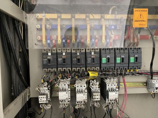 inspección eléctrica media baja alta tensión tablero eléctrico mantenimiento renovables solar generador planta eléctrica
