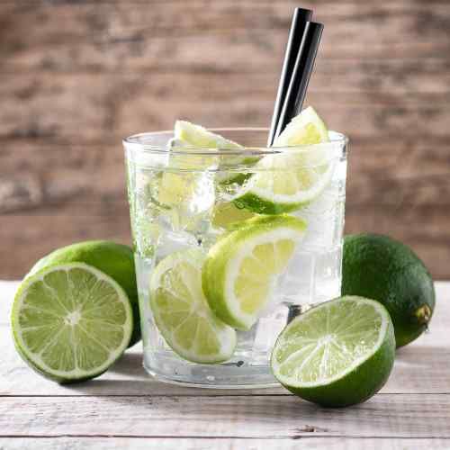 CAIPIROSKA-UN-COCTEL-VIBRANTE-PARA-CELEBRACIONES-INOLVIDABLES