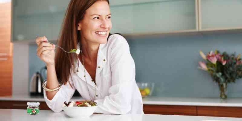 BENEFICIOS-DE-LA-FRUTA-MILAGROSA-EN-PLANES-DE-DIETA