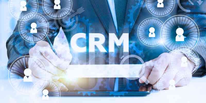 COMO-CRM-PUEDE-AYUDAR-EN-LA-FIDELIZACION-DE-CLIENTES