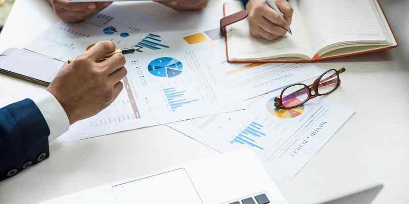 COMO-APLICAR-EL-ANALISIS-DE-SENTIMIENTOS-CON-IA-EN-SU-EMPRESA
