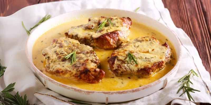 CHULETAS-EN-SALSA-DE-MOSTAZA-UN-FESTIN-SOFISTICADO-Y-SABROSO