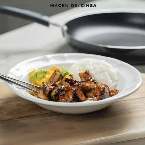 UN-ENCUENTRO-CULINARIO-POLLO-AGRIDULCE-CON-MANGO-Y-AGUACATE