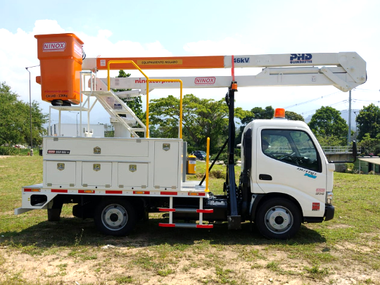 Camión Grúa canasta / hidroelevador