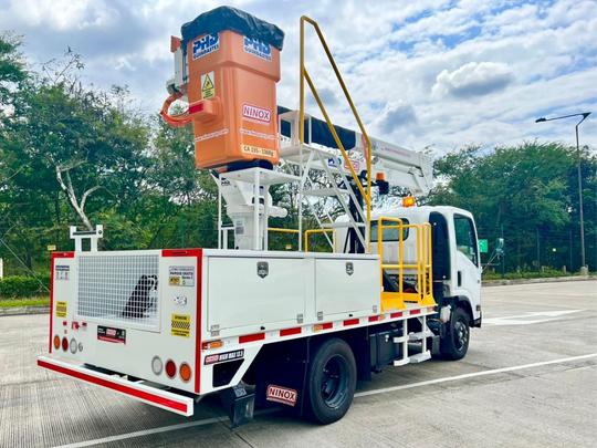 grua canasta, grua cesta, hidroelevador, canasta aislada, grua certificada, trabajo en altura, high max, ninox, ninoxcorp, carroceria, servicios publicos, alumbrado