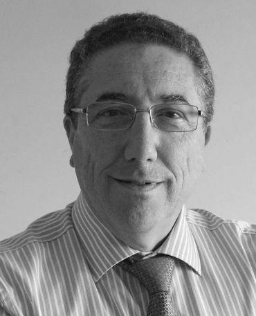 Dra Prof. Acreditada por la Agencia Nacional de la Evaluación de la Calidad y Acreditación (ANECA). Máster en Neurociencia aplicada al Management, marketing y economía por la Universidad Complutense de Madrid. Miembro de honor del Consejo Superior Europeo de Doctores (CONSEDOC)