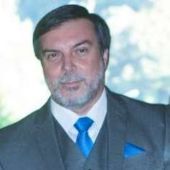 Patricio Bastian - Doctorado en la Universidad de Bélgica.