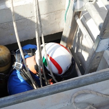 Trabajos especializados en espacios confinados con protocolos de seguridad por Grupo Constructivo CS