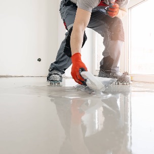 Aplicación de pisos epóxicos autonivelantes para uso industrial y comercial por Grupo Constructivo CS