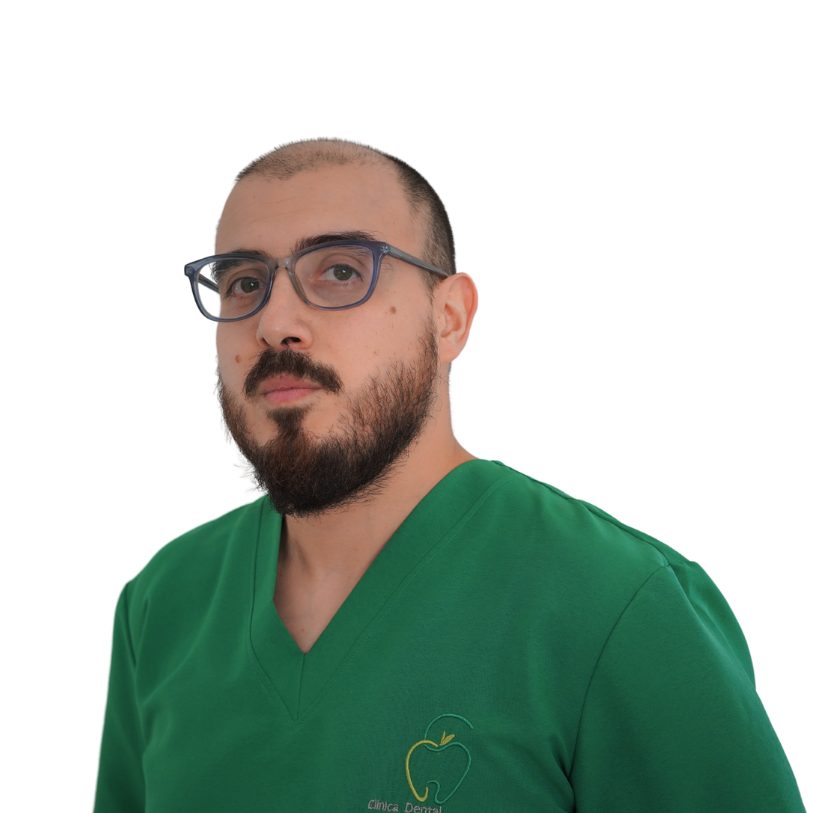 Dr. Matías Vidal, periodoncia en Som Clinic Padre Hurtado