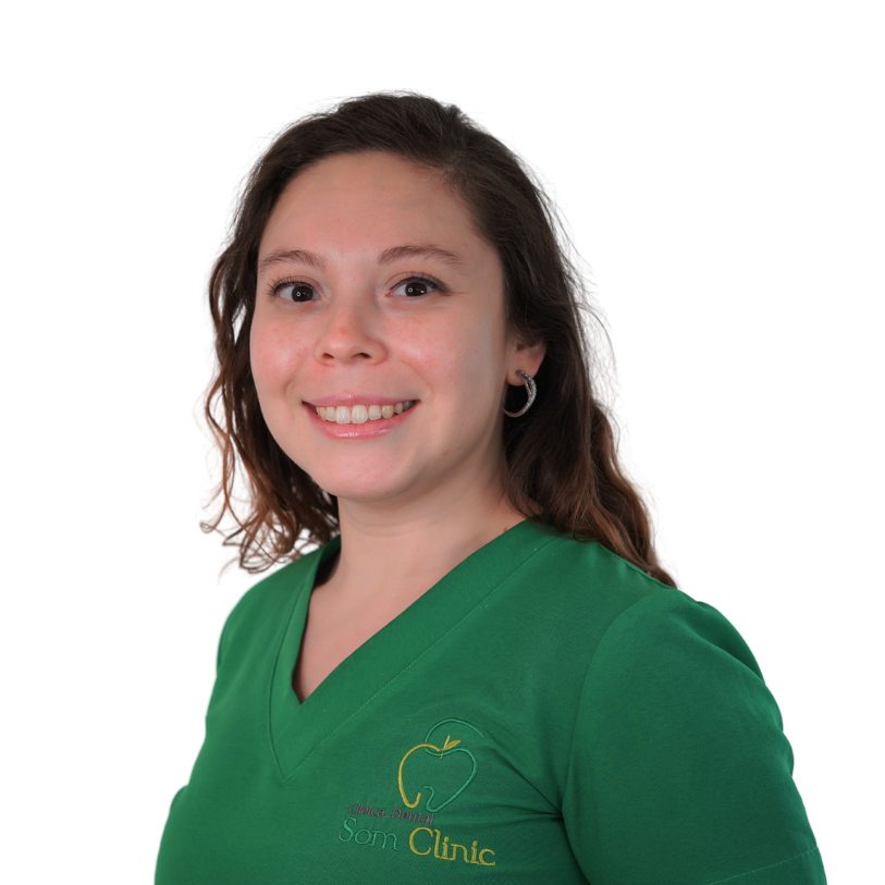Dra. Monserrat Oliva, endodoncia en Som Clinic Padre Hurtado