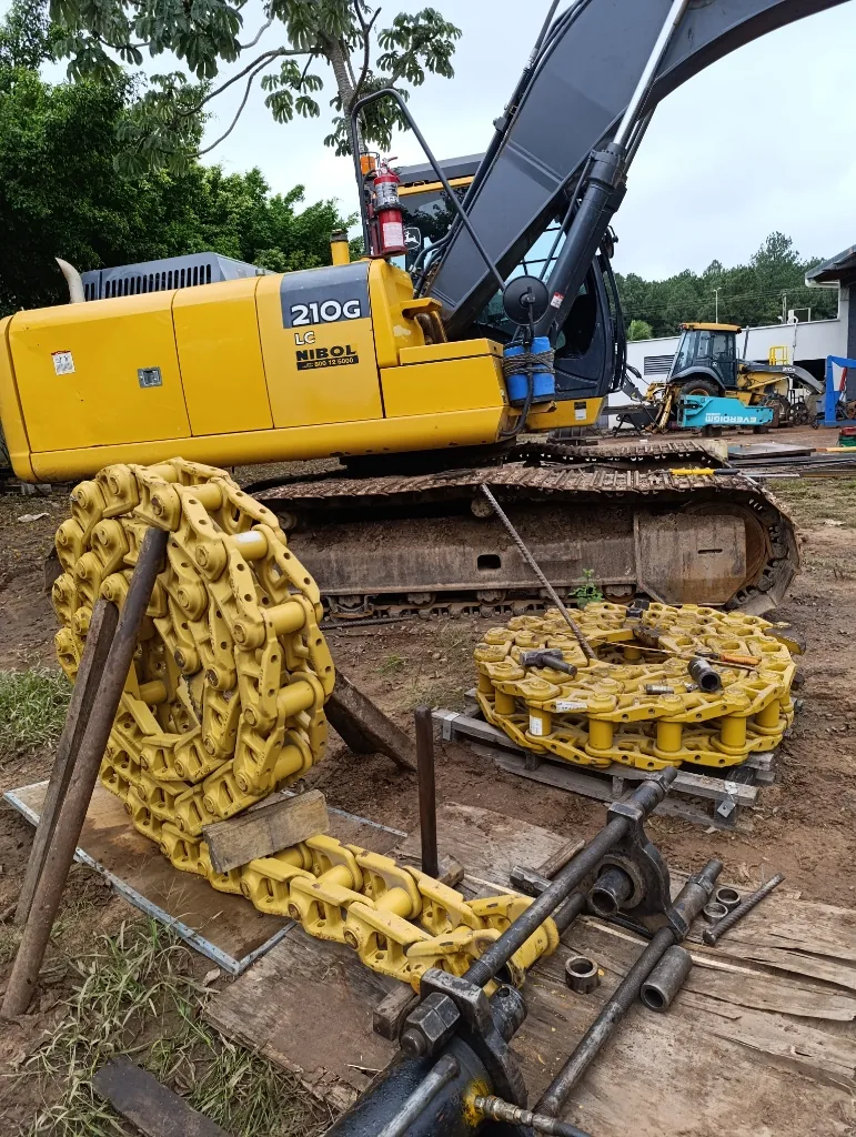 Cadenas de oruga nuevas preparadas para instalación en excavadora John Deere